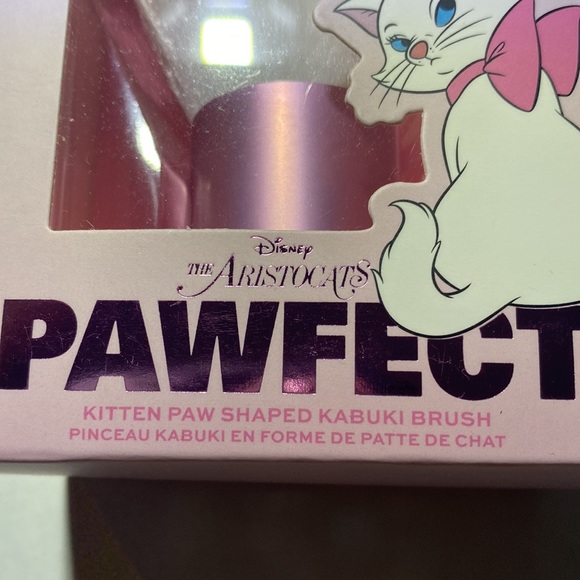 I Heart Revolution Disney The Aristocats kabuki brush - Picture 2 of 4